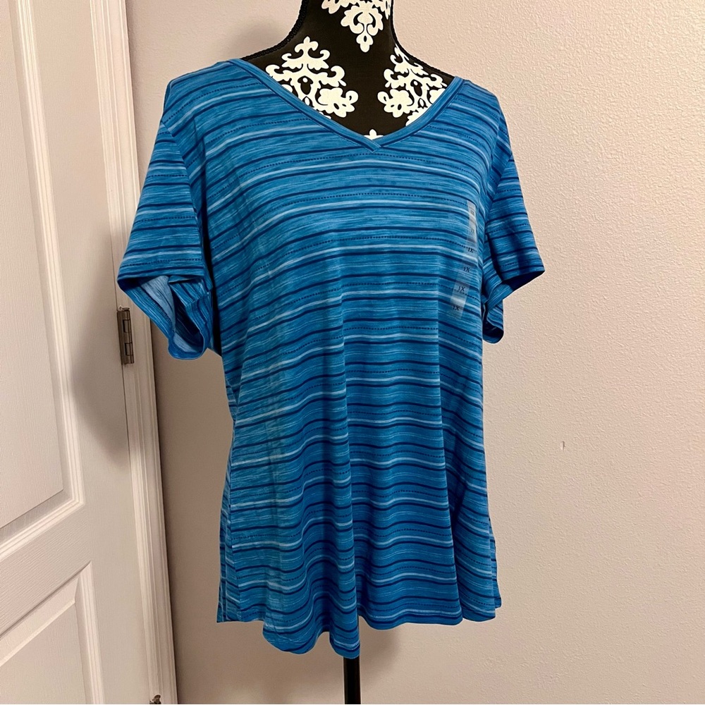Dept 222 Women’s Blue Striped V-neck Short Sleeve Luxey Tee 1X NWT